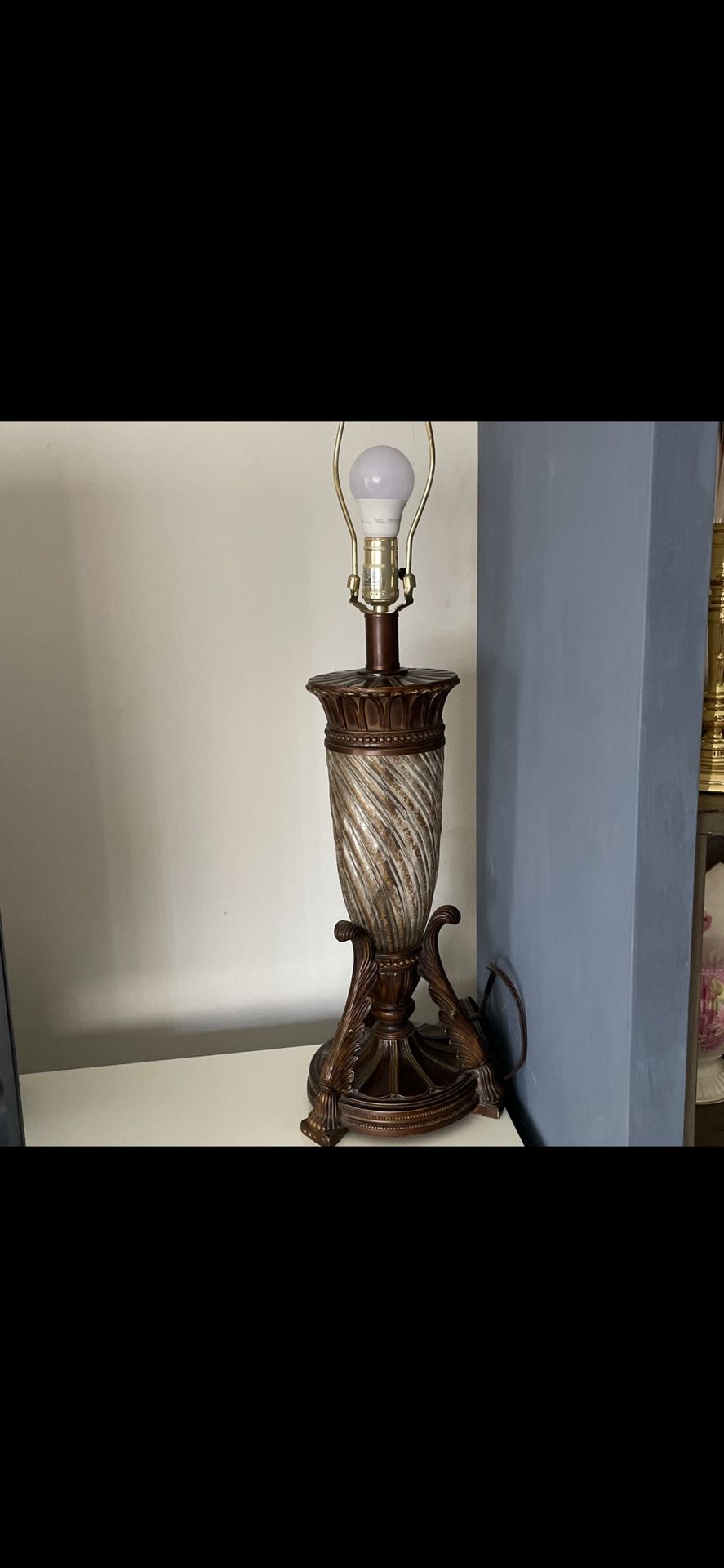 Dale Tiffany Style Lamp