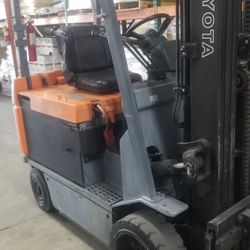 2006 - 5000lb Toyota Electric Forklift