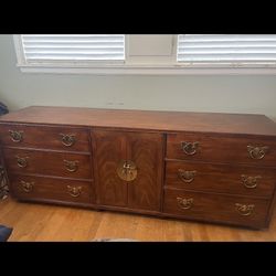 Henredon Vintage three-piece bedroom set