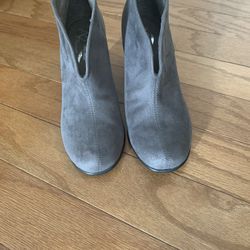 Super cute Suede Boots Size 6.5 Aerosols