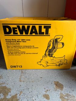 DeWalt DW713 10" Compound Miter Saw - Like New / Open Box