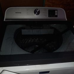 May Tag Washer And Dry Set