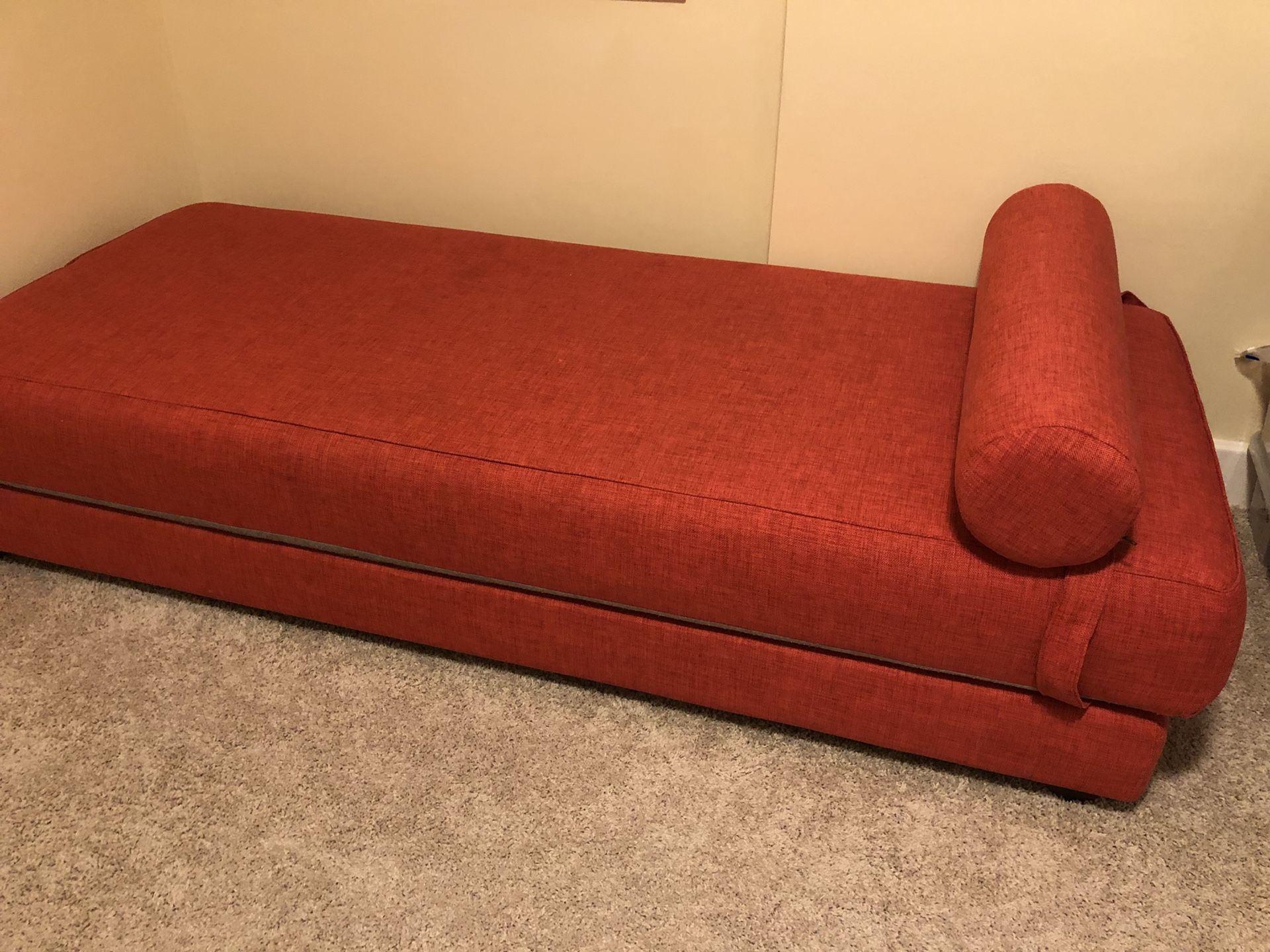 CB2 lubi daybed perfect condition
