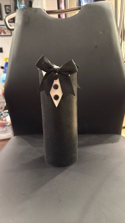 Tuxedo  Vase Center pcs (8) and two  back drop