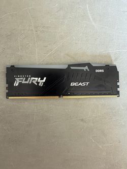 Kingston Fury Beast RGB 16GB DDR5 CL40 UDIMM