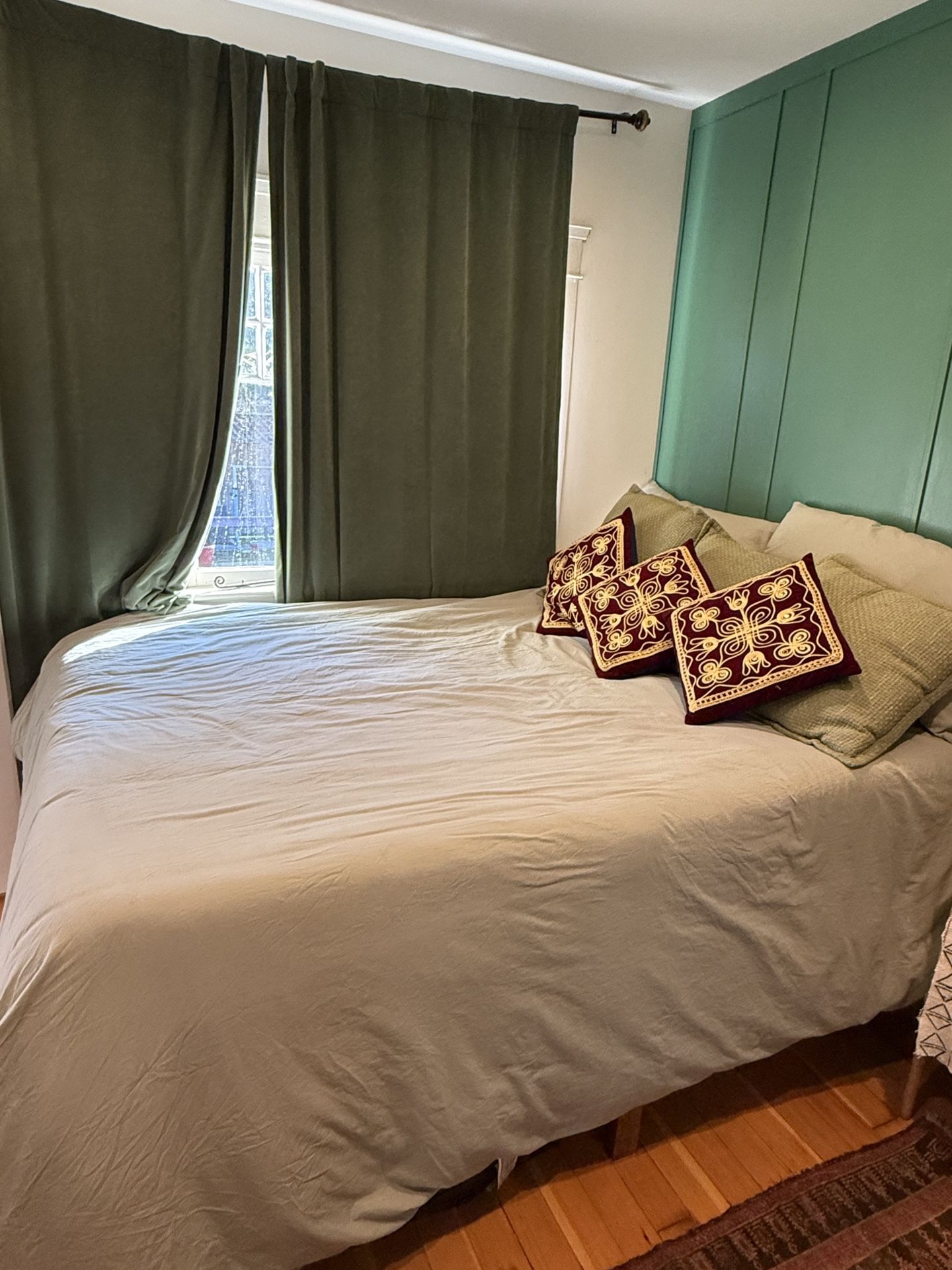 Queen Bed frame (wood)