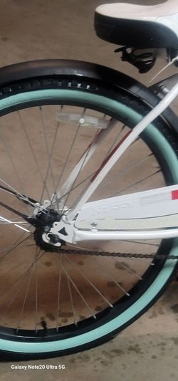 Beautiful  26" Cruiser Bicycle White Frame Mint Wheels in new condition