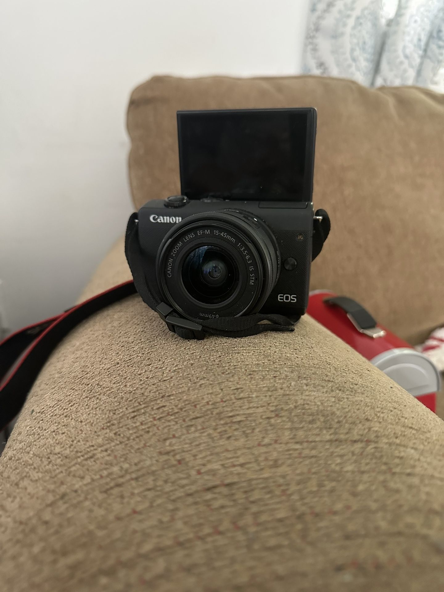 Canon EOS M200 Mirrorless Camera – Excellent Condition
