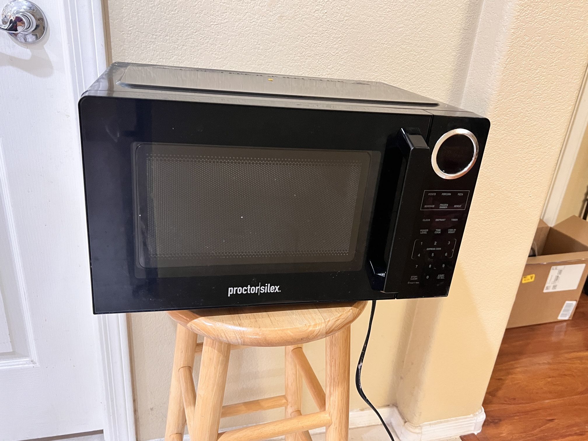 $20  Microwave 0.9 Cu. Fu