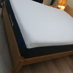 Platform Queen Size Bed Solid Oakwood with  Queen-size Nectar Classic Memory Foam Mattress