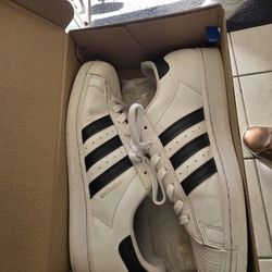 Size 9 Superstars