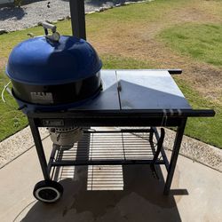 Weber Charcoal Grill w/bbq accessories ad cover