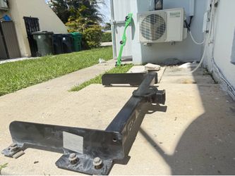 FOR SALE 🚨 trailer hitch