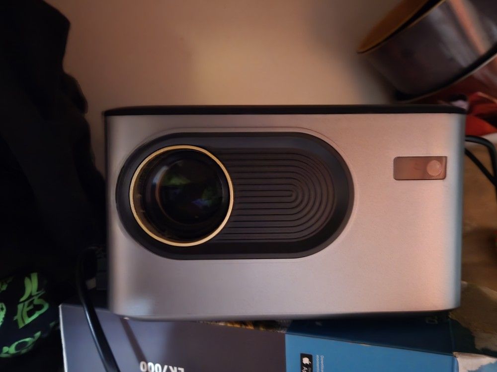 Small Projector 100"