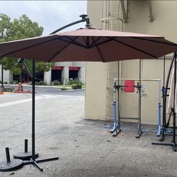 New 10’ Outdoor Patio Offset Cantilever Umbrella w/ Solar LED Light