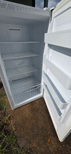 Upright freezer  excelent conditions