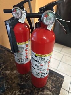 2x Kiddle fire extinguishers