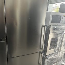 summit refrigerator bottom freezer 27 inches new 