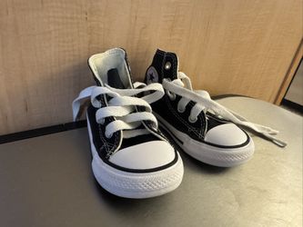 Converse Baby/Toddler Black and White Sneakers size 5
