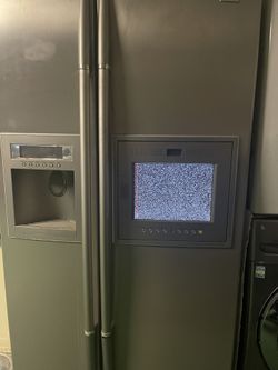 LG Refrigerador With Tv And Radio Works Good
