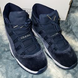 Jordan 11 Midnight 