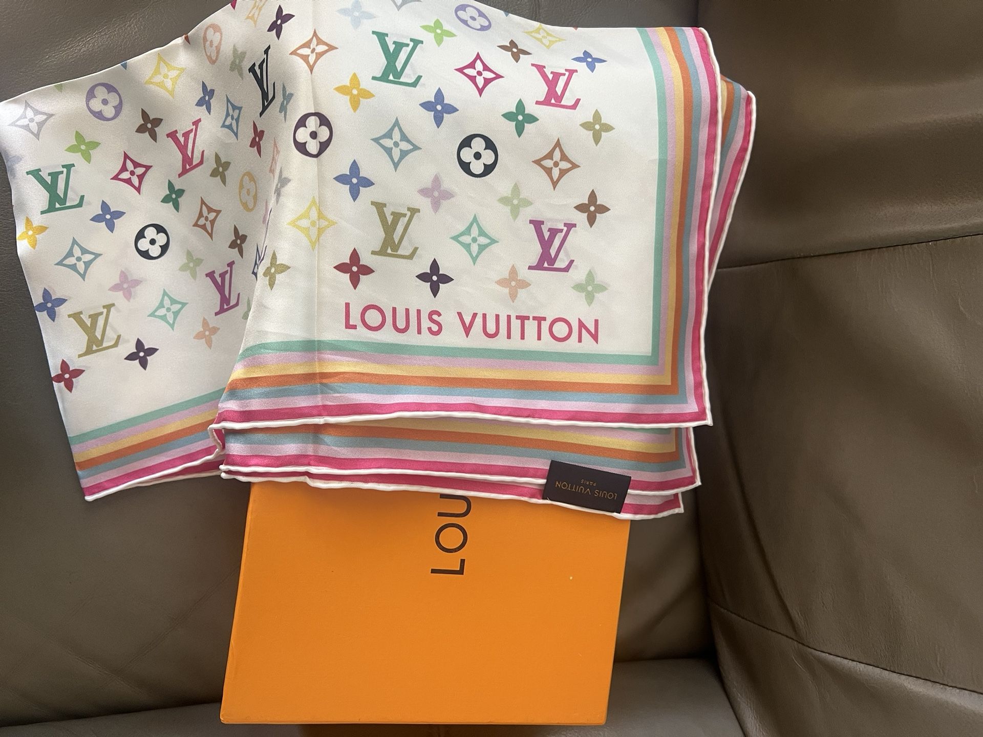Louis Vuitton Scarf / Bandanna 90
