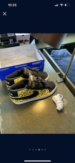 NIKE SB BLAZER KISS SIZE 10.5