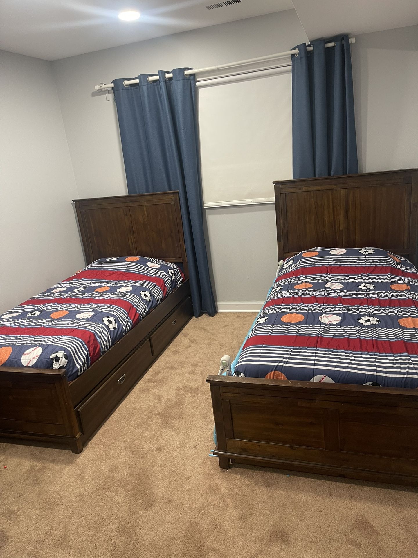 Two Twin Bed With Mattress