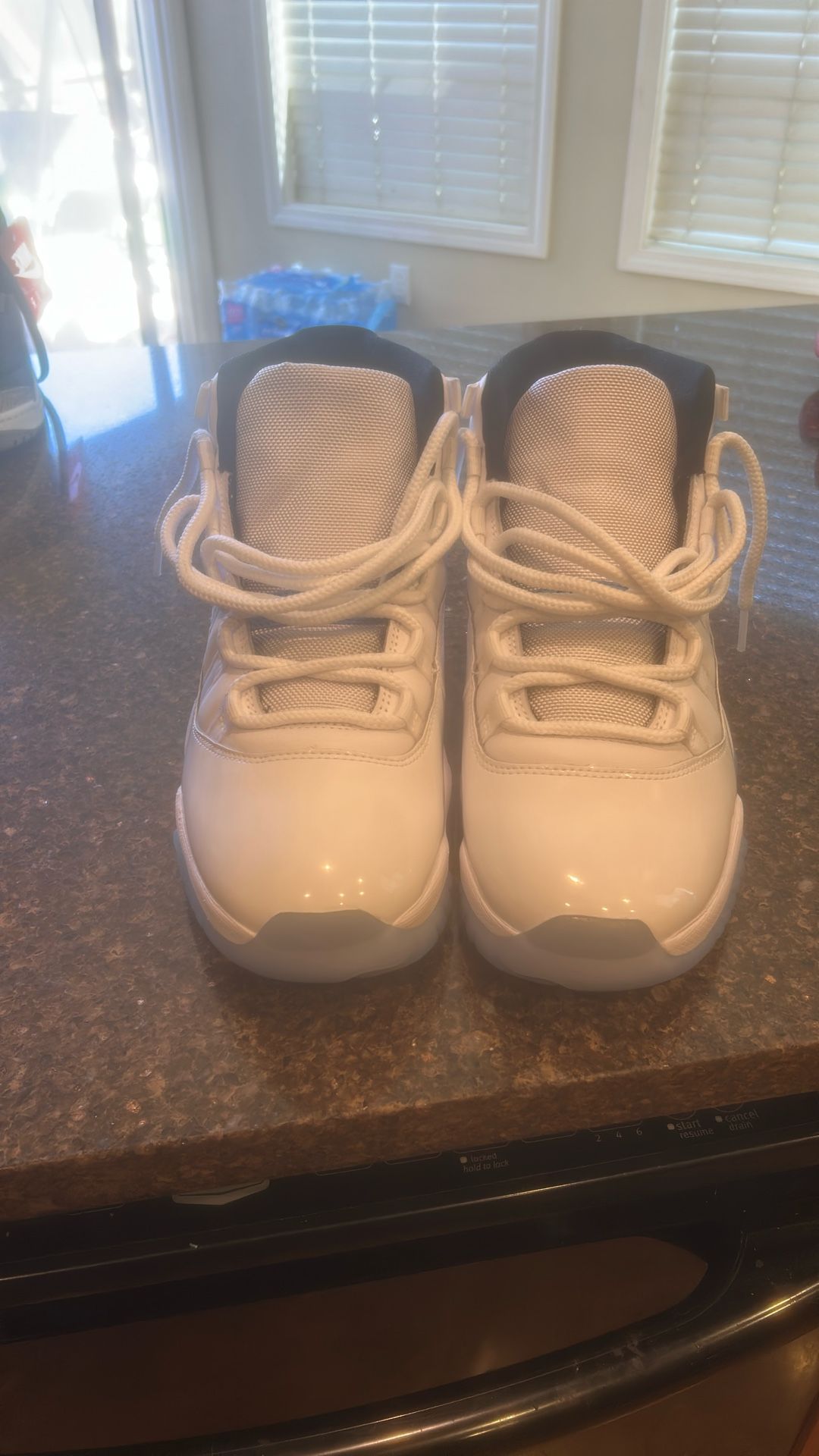Jordan 11 Legend Blue