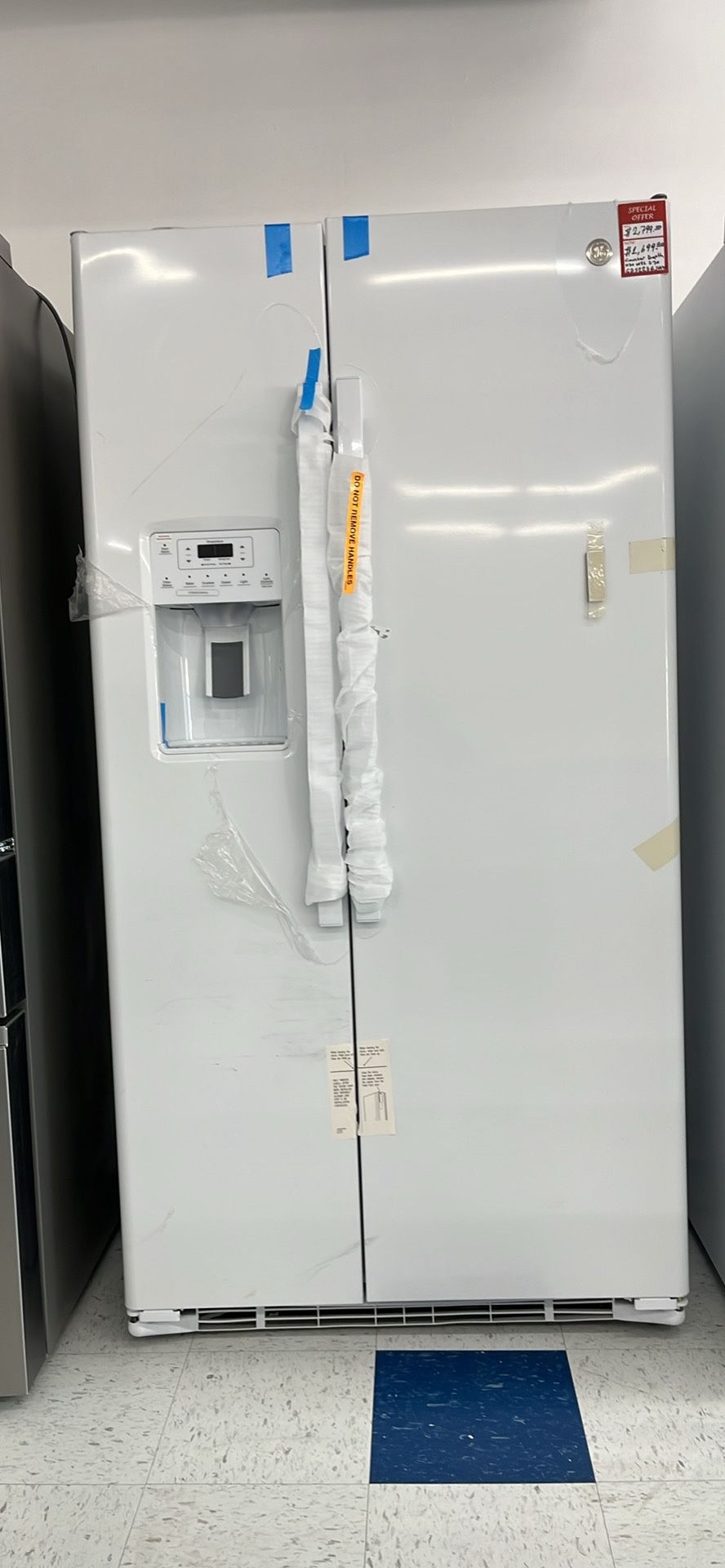 💥Great Deal💥 21.9 cu. ft. Side by Side Refrigerator in White, Counter Depth