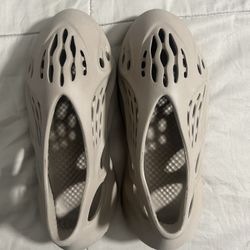 Adidas Foam Runners Size 7.5 In Men