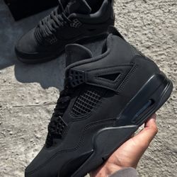 Jordan 4’s Black Cats 