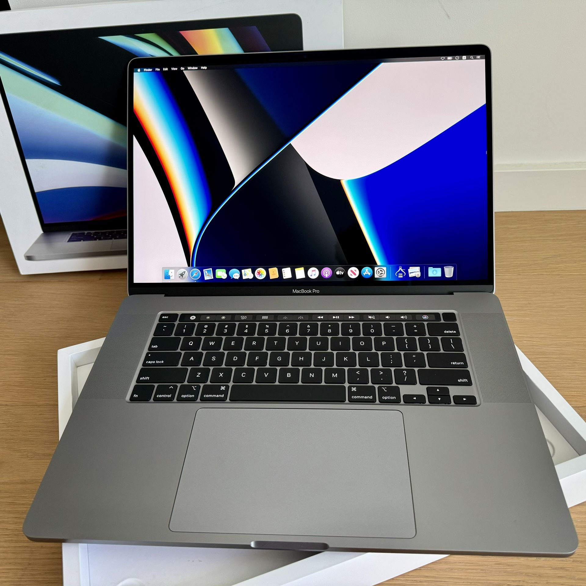 FAST 16” MacBook Pro Touch Bar 512GB SSD 2.6GHz 6-Core i7 CPU 16GB RAM 2020 Retina Display High Performance Model