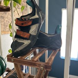 Climbing Shoes 11.5