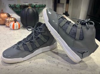 Kids Nike Jordan 11 “Cool Grey” – Size 1Y – $30🔥