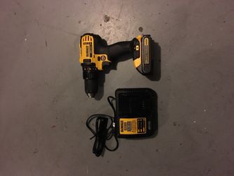 Dewalt drill set 20v !!!!! Pick up only !!!! Please dont waste my time !!!!