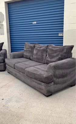 BLACK/GREY SET COUCH AND OVERSIZED CHAIR🤎