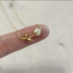 Gold Flower Danty necklace