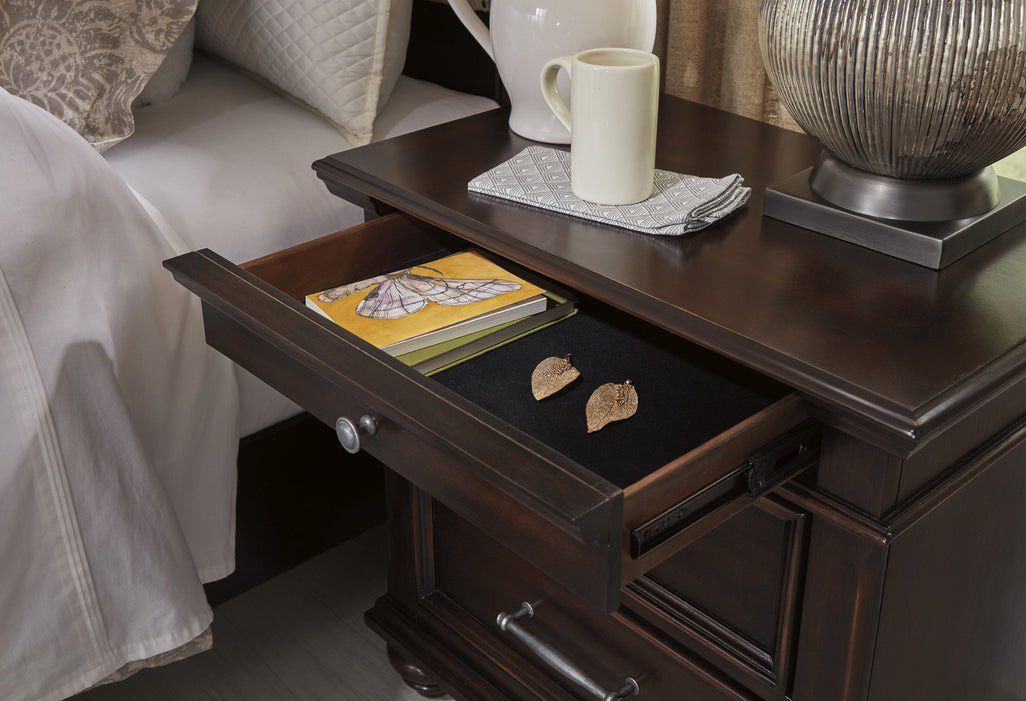 Brynhurst Dark Brown Upholstered Storage Bedroom Set🛏️4 Piece Price !!!(QB/D/M/N)💒