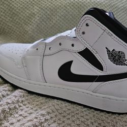 Jordan 1 Mid 'White Black'