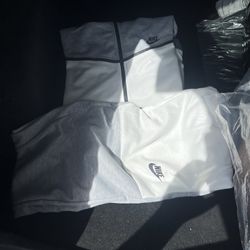 Mens Nike sweatsuits sizes small,large,xl,2x,3x $70 each hmu 🤙🏾 💯🔥