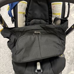 Doona With Base And Diaper Bag