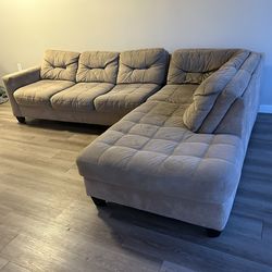 Amazing Sectional (FREE TO A GOOD HOME) I CAN DELIVER IT FOR A FEE