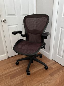 Herman Miller Aeron Size C Burgundy/Maroon
