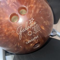 Vintage GALAXY 300 Brunswick Swirl Bowling Ball 14 Lbs 1.9 Oz  C8R02792 Comes With Original Bag 