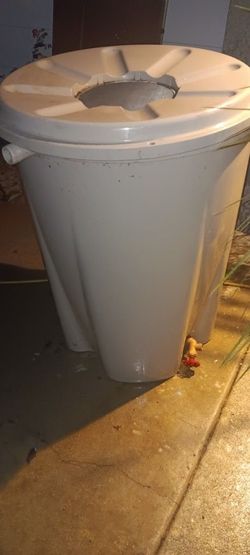 Rain Water Barells With shut Off Valve Filter Screen On Lid