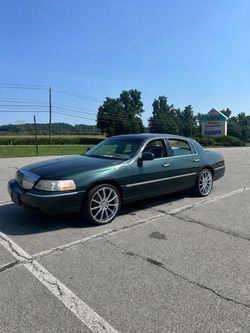 2003 Lincoln Town Car