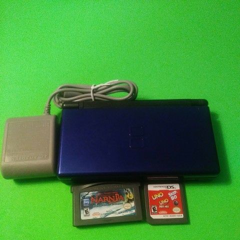 Nintendo Ds Lite Bundle ( Console,charger,stylus And 2 Games Narnia-gba And Uno-Ds