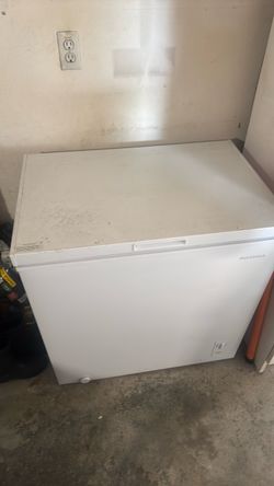Insignia Chest Freezer White good quality Barley Used