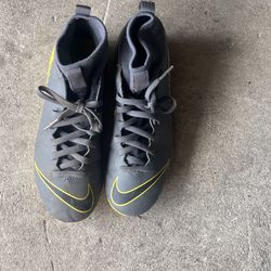 Boys Mercurial Nike Soccer Cleats Sz 5